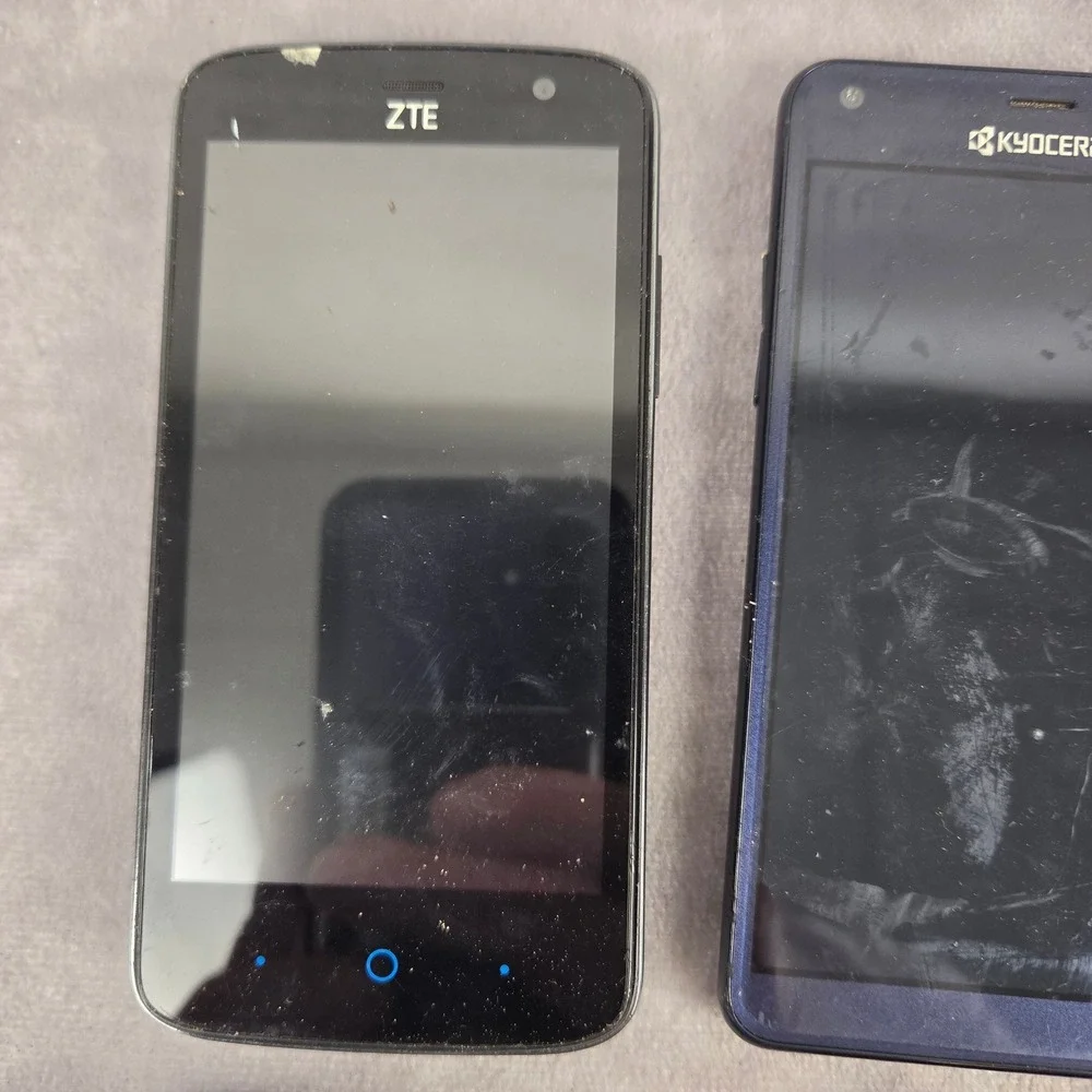 Smartphone Lot for Parts LG G8 ThinQ Motorola Moto G Fast Samsung Kyocera ZTE